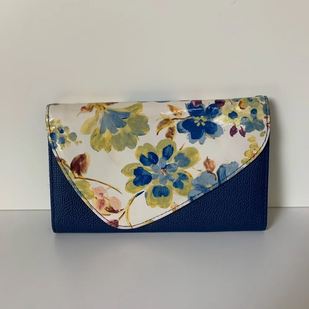Vintage Floral Clutch